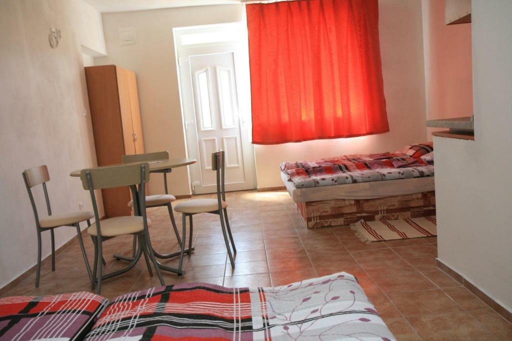 Penzion Atlas Štúrovo Zewnętrze zdjęcie