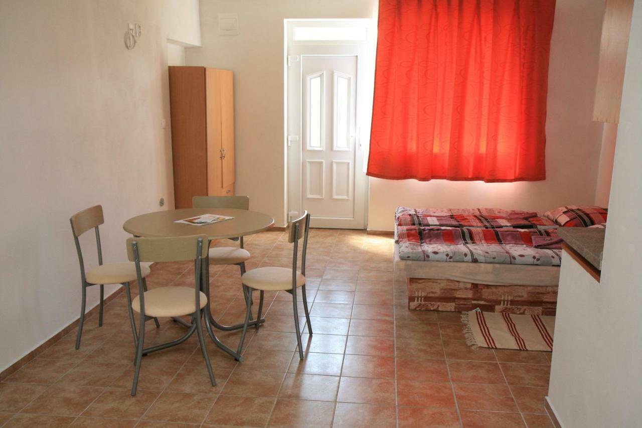 Penzion Atlas Štúrovo Zewnętrze zdjęcie